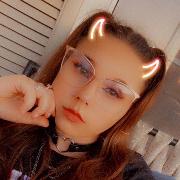 Meet your Posher, Tiffany - Picture 1 of 1